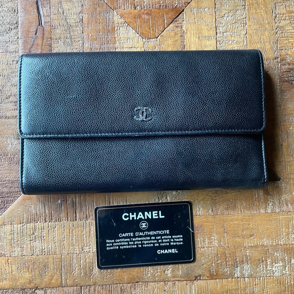 Lightly use CHANEL black caviar bifold wallet